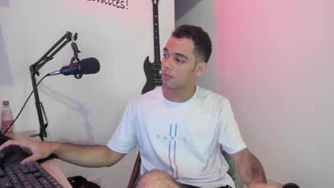 Snapshot of elkin_clark chatting on February 19, 2:57 pm Elkin Clark online show from February 19, 2:57 pm