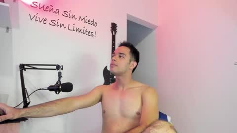 Snapshot of elkin_clark chatting on March 3, 6:03 pm Elkin Clark online show from March 3, 6:03 pm