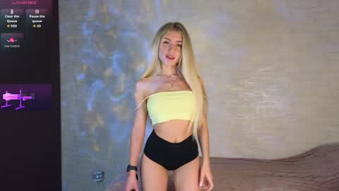 Snapshot of ella__sweety chatting on February 22, 12:12 am Ella online show from February 22, 12:12 am