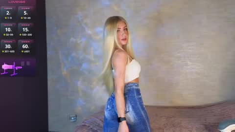 Snapshot of ella__sweety chatting on February 24, 12:30 am Ella online show from February 24, 12:30 am