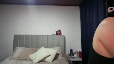 Snapshot of ella_aq chatting on April 23, 5:41 am Ella online show from April 23, 5:41 am