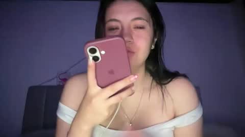 Snapshot of ella_aq chatting on May 29, 6:22 am Ella online show from May 29, 6:22 am