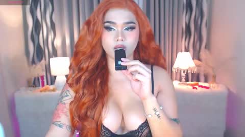 HI ITS ME ELLA online show from December 14, 4:40 am
