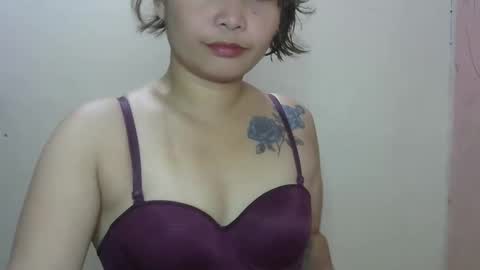Snapshot of ella_lee15x chatting on May 29, 10:57 am ella lee15x online show from May 29, 10:57 am
