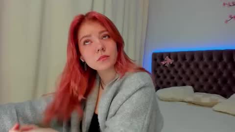 Ella Mayers online show from October 4, 12:03 pm