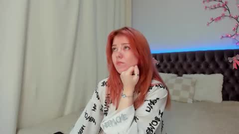 Ella Mayers online show from October 9, 4:05 pm