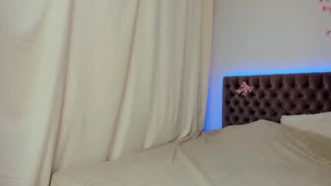 Ella Mayers online show from October 12, 12:26 pm