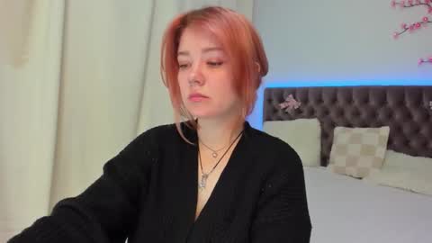 Ella Mayers online show from October 18, 12:17 pm