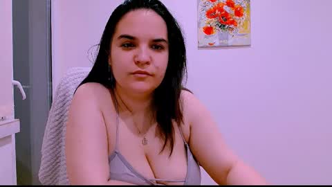 Snapshot of ella_minnie chatting on April 10, 7:07 pm Ella online show from April 10, 7:07 pm
