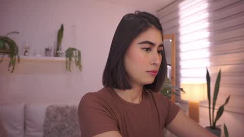 ELLA OWEN online show from April 2, 4:48 pm