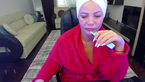 Ella online show from February 12, 11:49 am