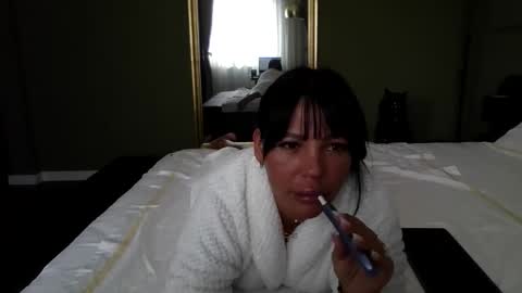 Snapshot of ella_sweety0 chatting on June 3, 6:49 am Ella online show from June 3, 6:49 am
