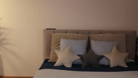 Ella online show from February 9, 7:19 pm