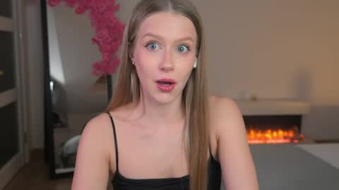 Ella online show from March 12, 7:31 pm