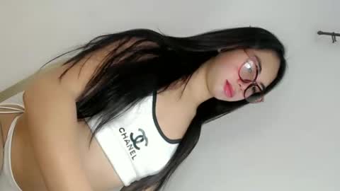 Snapshot of ella_walkerxxx chatting on May 7, 11:32 pm ella_walkerxxx online show from May 7, 11:32 pm