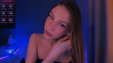 Snapshot of ellaamber chatting on May 7, 3:28 pm ellaamber online show from May 7, 3:28 pm
