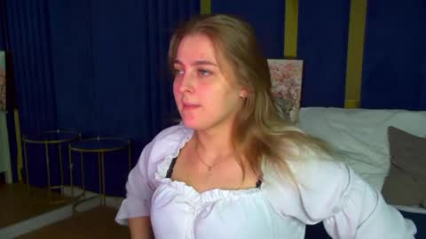 EllaBells online show from May 5, 5:26 am