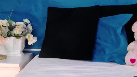 Snapshot of ellabubbles chatting on February 24, 11:08 am EllaBubbles online show from February 24, 11:08 am