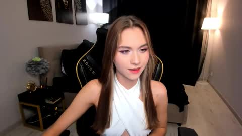 ellacurtis online show from March 6, 6:15 pm