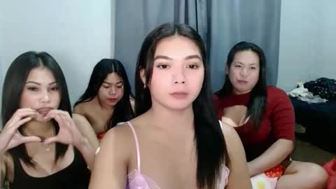 Snapshot of ellah_raj chatting on February 9, 6:39 am ELLAH online show from February 9, 6:39 am