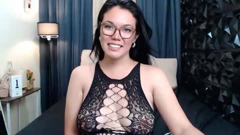Snapshot of ellahollywood1818 chatting on June 22, 3:25 am CINDERELLA online show from June 22, 3:25 am