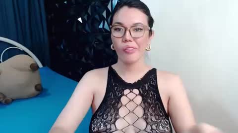 Snapshot of ellahollywood1818 chatting on July 27, 1:56 am CINDERELLA online show from July 27, 1:56 am