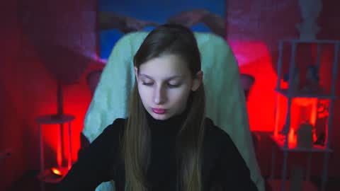 Snapshot of ellahorton chatting on December 3, 6:37 am Ella online show from December 3, 6:37 am