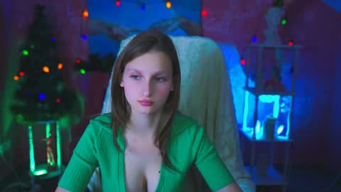 Snapshot of ellahorton chatting on December 10, 12:38 pm Ella online show from December 10, 12:38 pm