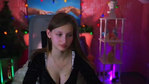 Snapshot of ellahorton chatting on December 30, 9:59 am Ella online show from December 30, 9:59 am