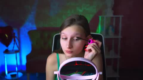 Snapshot of ellahorton chatting on March 1, 9:18 am Ella online show from March 1, 9:18 am