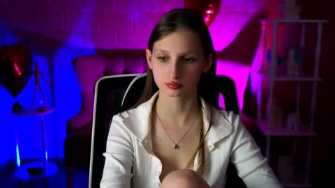 Snapshot of ellahorton chatting on March 3, 5:39 pm Ella online show from March 3, 5:39 pm