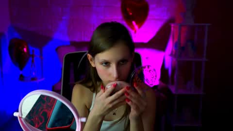 Snapshot of ellahorton chatting on March 5, 12:33 pm Ella online show from March 5, 12:33 pm