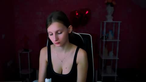 Snapshot of ellahorton chatting on March 9, 7:12 am Ella online show from March 9, 7:12 am