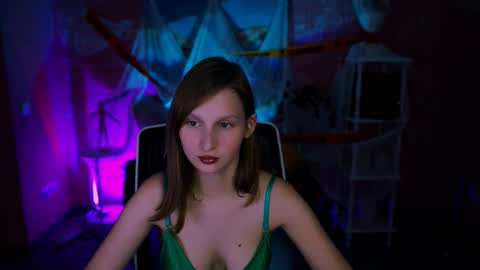 Snapshot of ellahorton chatting on November 1, 1:02 pm Ella online show from November 1, 1:02 pm