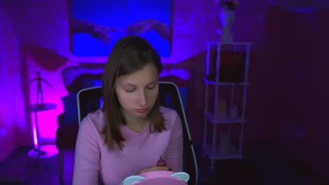 Ella online show from November 10, 8:35 am