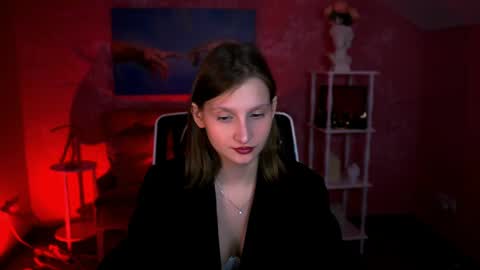 Ella online show from April 14, 6:03 pm