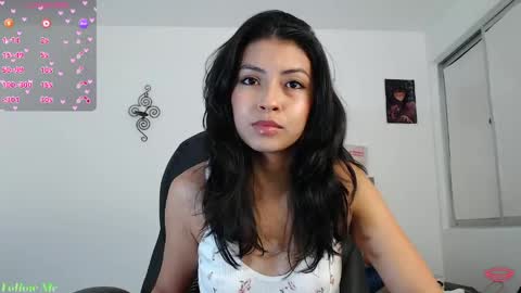 Snapshot of ellajonz chatting on June 3, 3:31 am Ella Amoneth online show from June 3, 3:31 am