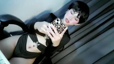 ella online show from February 18, 7:10 pm