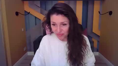 EllaLongs online show from February 8, 12:30 pm