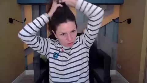 EllaLongs online show from April 4, 11:29 am