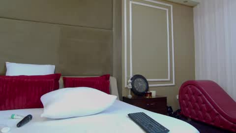 Snapshot of ellalux chatting on May 14, 4:52 am ellalux online show from May 14, 4:52 am