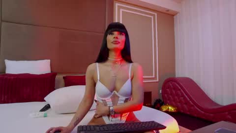 Snapshot of ellalux chatting on May 27, 4:31 am ellalux online show from May 27, 4:31 am