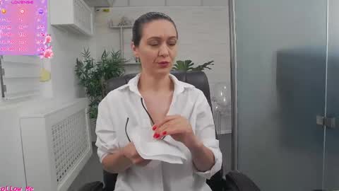 Snapshot of ellamilf chatting on May 24, 2:44 pm online show from May 24, 2:44 pm