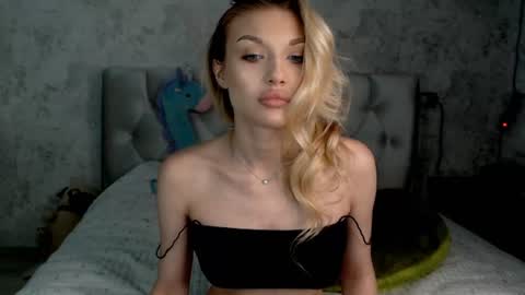Snapshot of ellamilla chatting on June 23, 12:36 pm ellamilla online show from June 23, 12:36 pm
