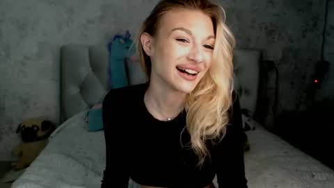 Snapshot of ellamilla chatting on July 17, 1:07 pm ellamilla online show from July 17, 1:07 pm