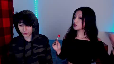 Snapshot of ellancain chatting on December 5, 8:33 pm Ella and Cain online show from December 5, 8:33 pm