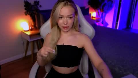 Ella online show from April 3, 5:49 am