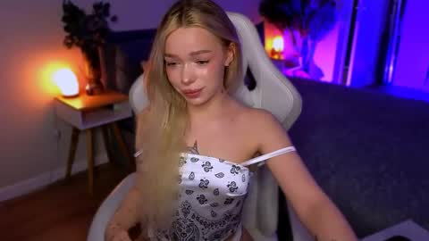 Ella online show from April 11, 5:45 am