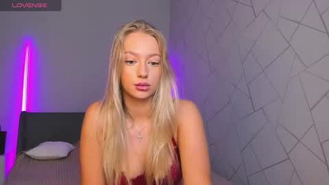 Snapshot of elldiana chatting on July 1, 2:02 am elldiana online show from July 1, 2:02 am