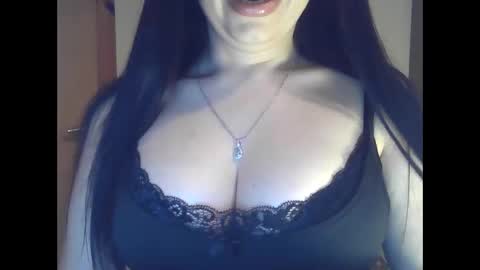 Snapshot of elle010843 chatting on April 3, 7:56 pm elle010843 online show from April 3, 7:56 pm